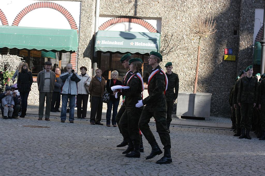 Mundurowi uczniowie ślubowali w Rynku