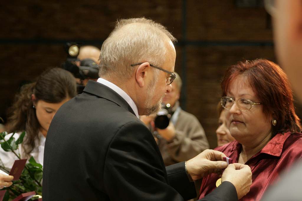 Medale i odznaczenia dla legniczan