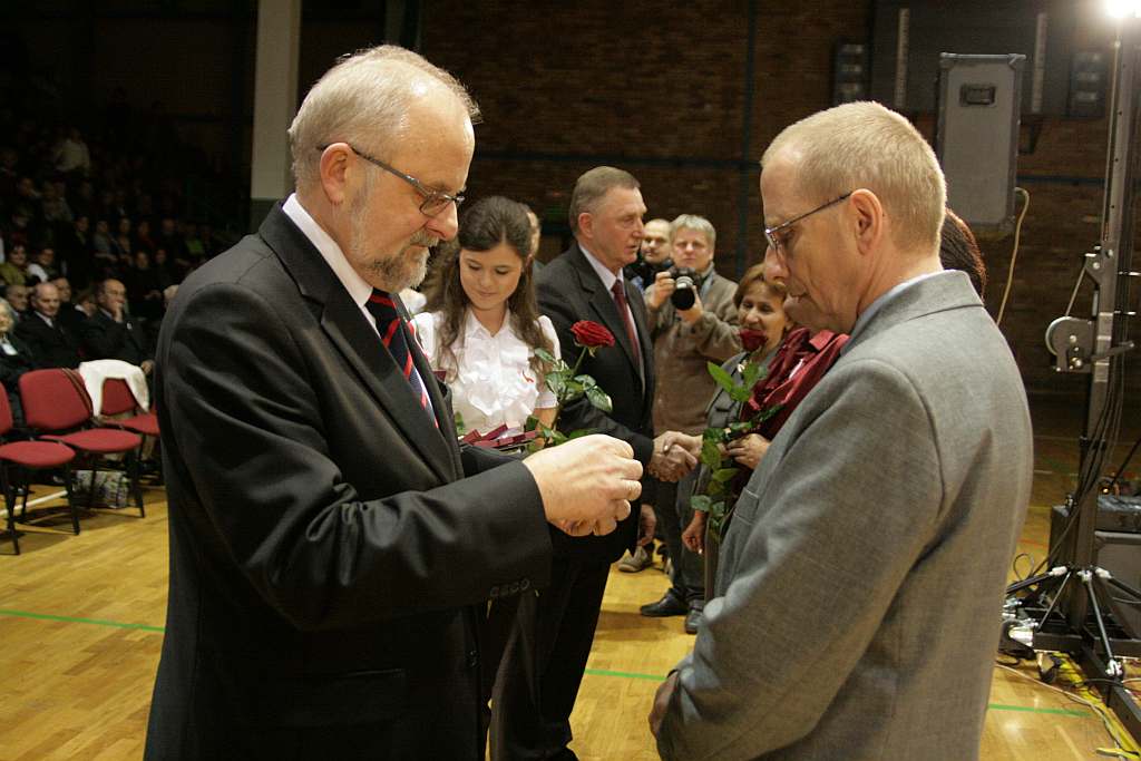 Medale i odznaczenia dla legniczan