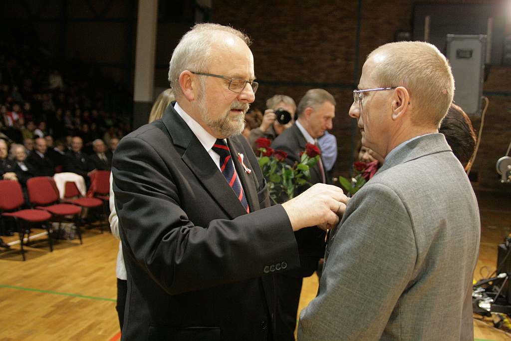 Medale i odznaczenia dla legniczan