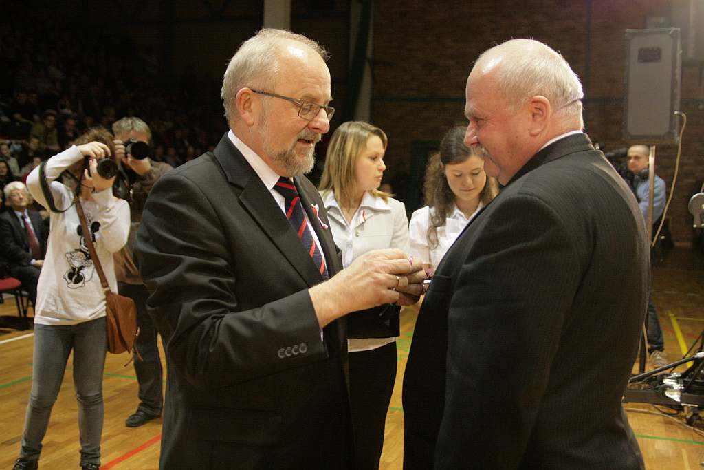 Medale i odznaczenia dla legniczan