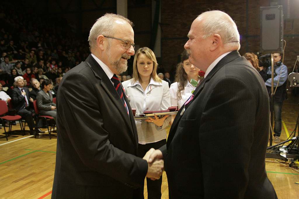 Medale i odznaczenia dla legniczan