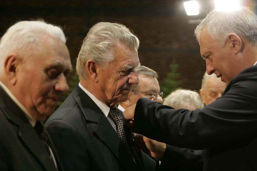 Medale i odznaczenia dla legniczan