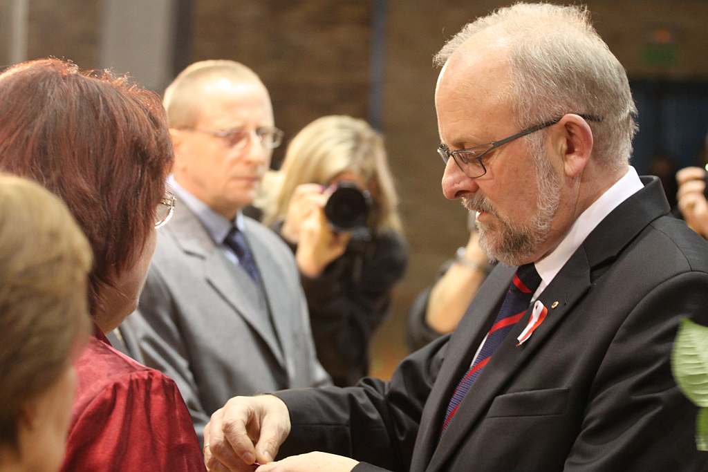 Medale i odznaczenia dla legniczan