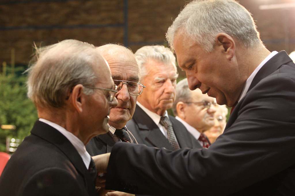 Medale i odznaczenia dla legniczan