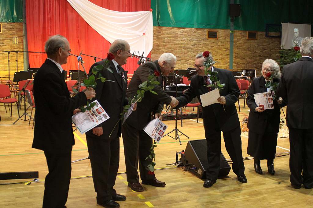 Medale i odznaczenia dla legniczan