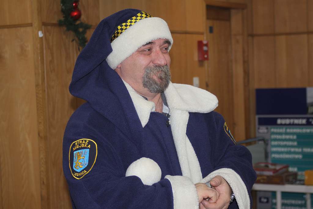Niebiescy mikołajowie w szpitalu