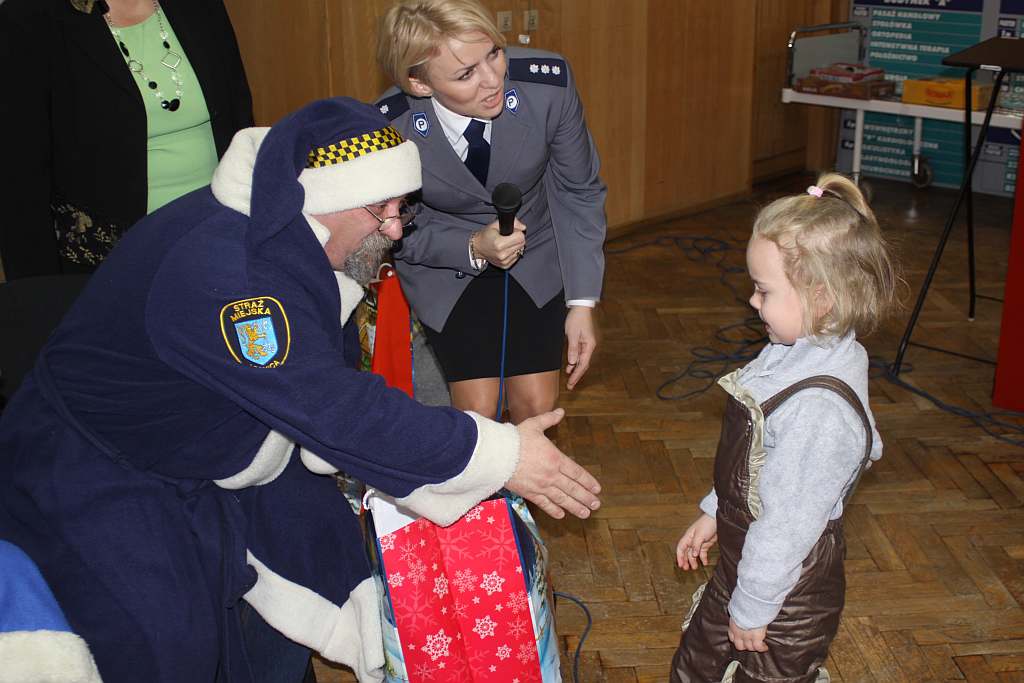 Niebiescy mikołajowie w szpitalu