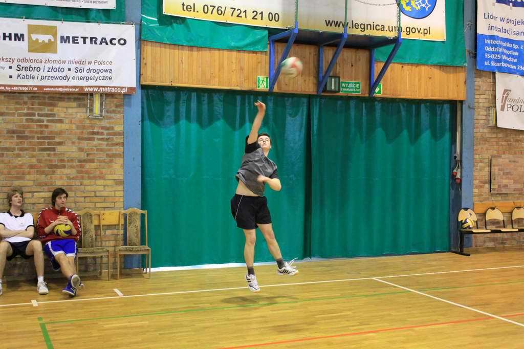 Siatkówka z faworkami
