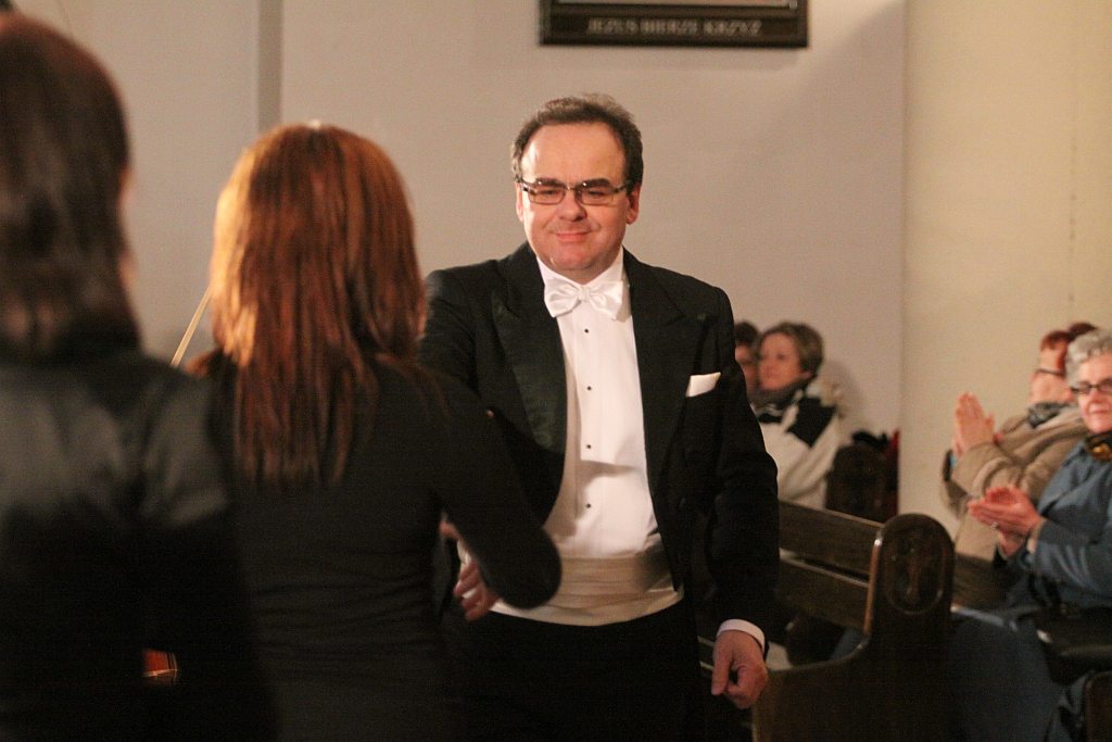 Koncert orkiestry w kościele