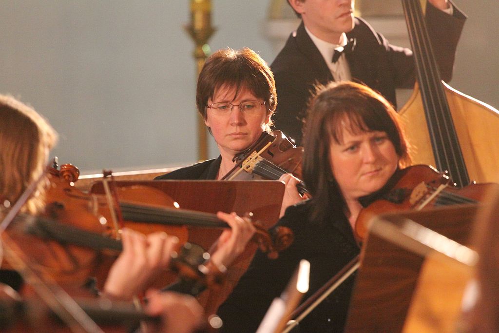 Koncert orkiestry w kościele
