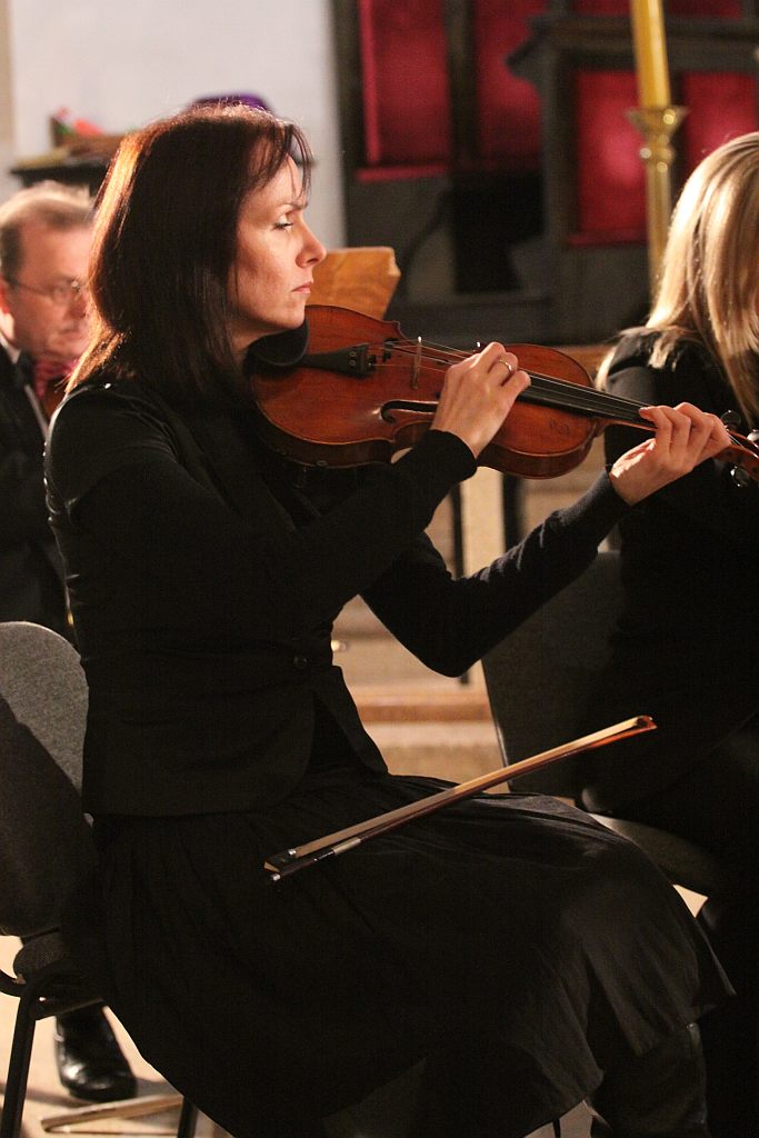 Koncert orkiestry w kościele