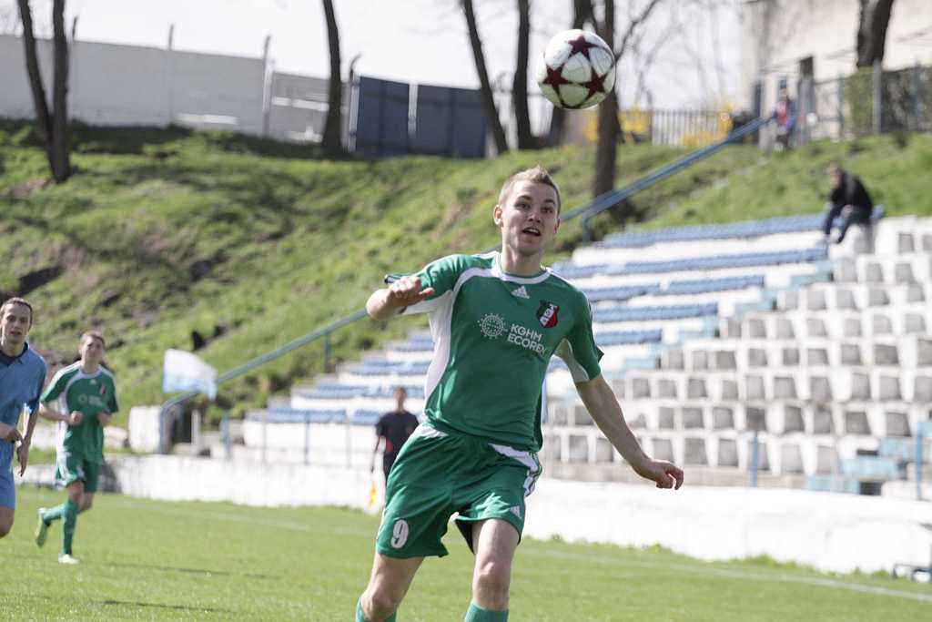 Konfeks bez szans w starciu z liderem