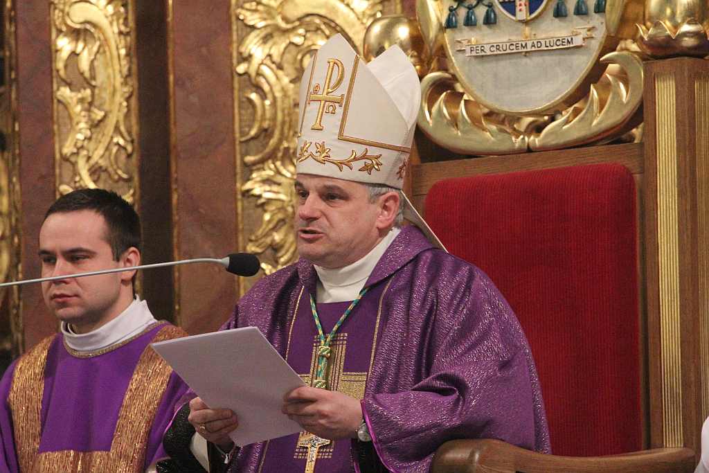 Tablica upamiętniająca ofiary smoleńskie