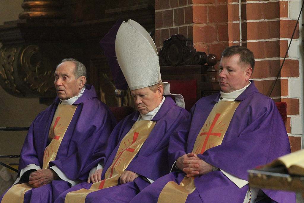 Tablica upamiętniająca ofiary smoleńskie