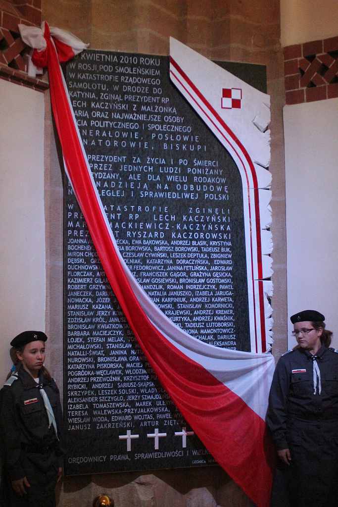 Tablica upamiętniająca ofiary smoleńskie