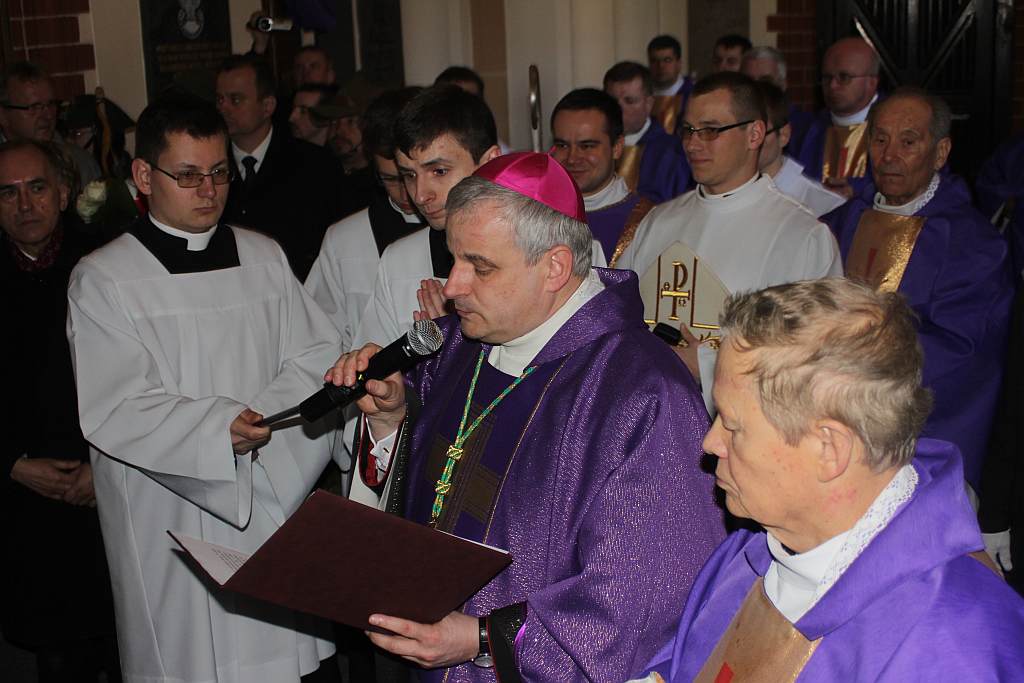 Tablica upamiętniająca ofiary smoleńskie