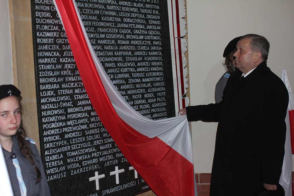 Tablica upamiętniająca ofiary smoleńskie