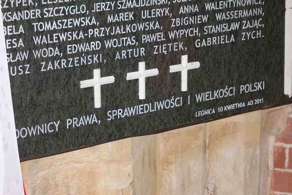 Tablica upamiętniająca ofiary smoleńskie