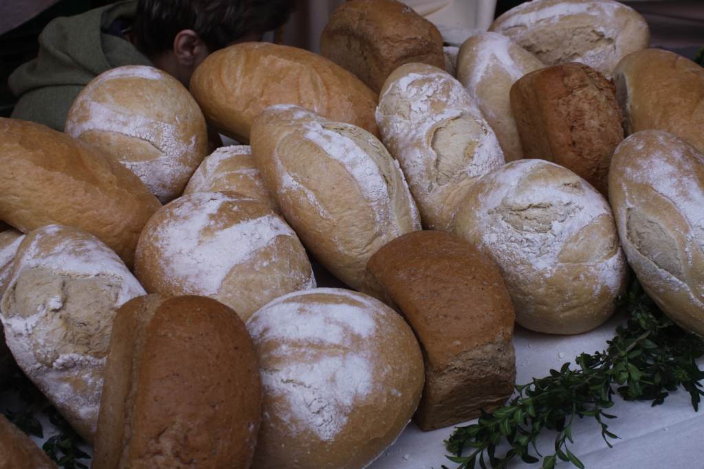 Chleb, śledź i grosz