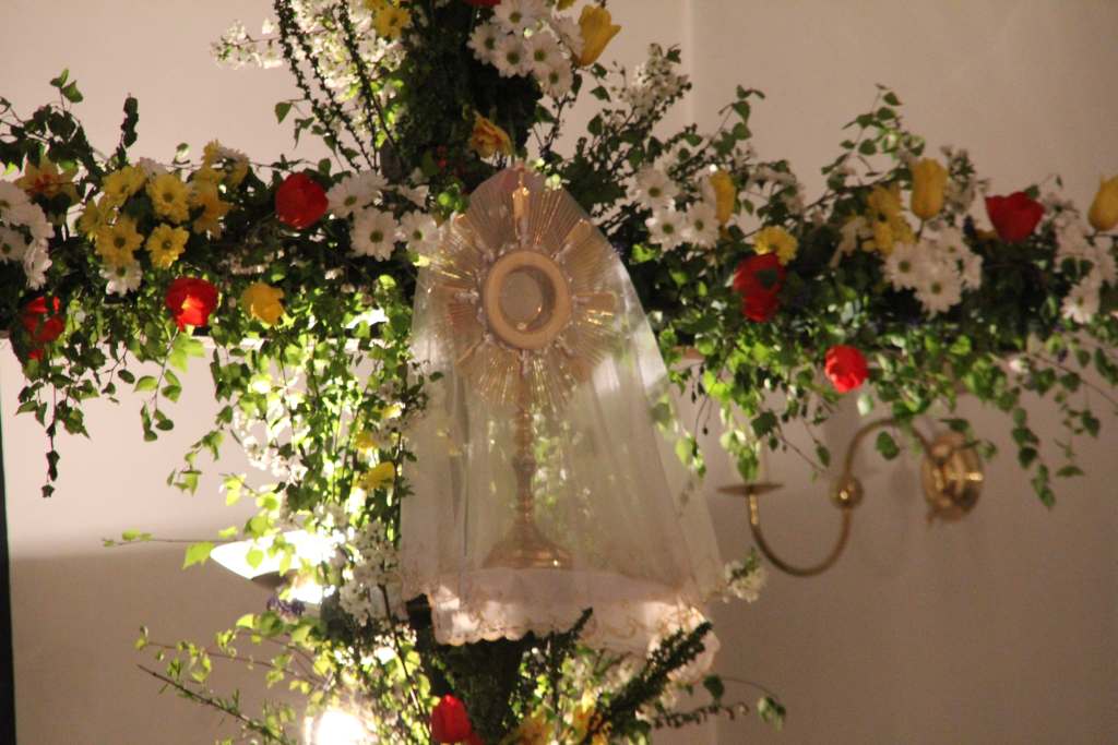 Adoracja przy Bożym Grobie