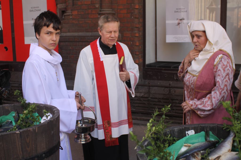 Chleb, śledź i grosz