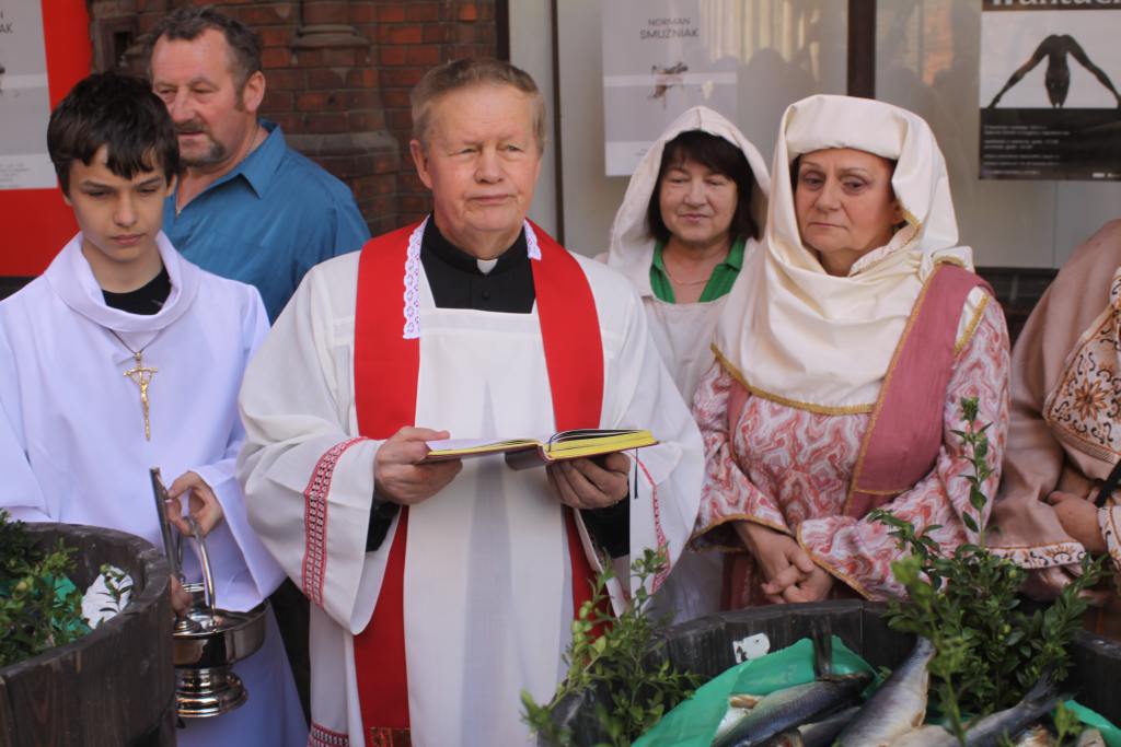 Chleb, śledź i grosz