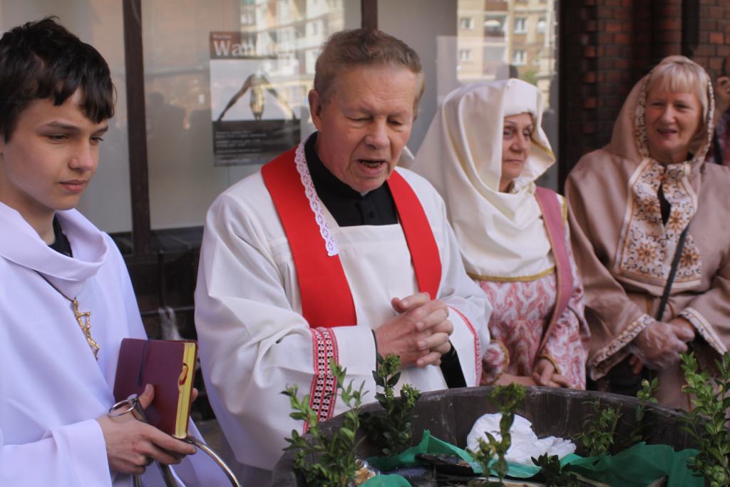 Chleb, śledź i grosz