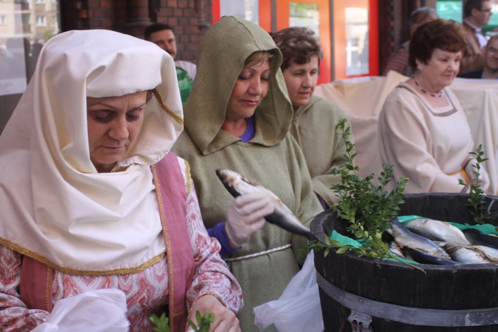 Chleb, śledź i grosz