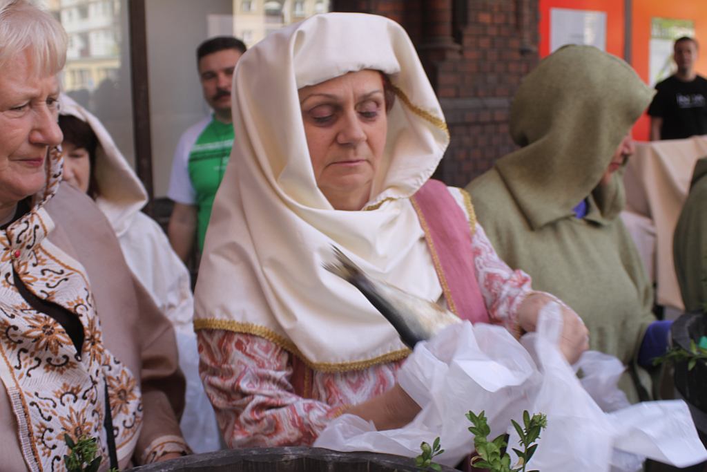 Chleb, śledź i grosz