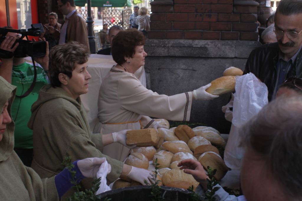 Chleb, śledź i grosz