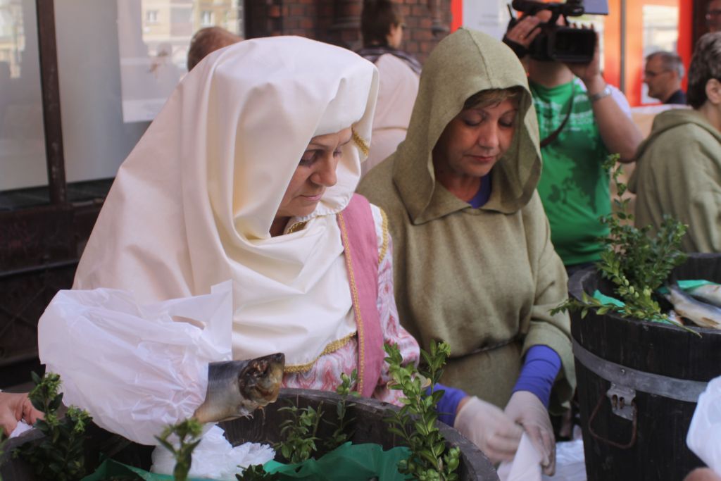 Chleb, śledź i grosz