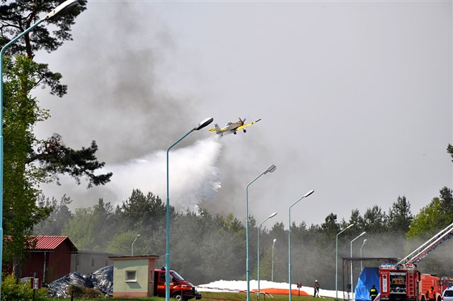 Strażacy ćwiczyli w tajemniczej bazie (1)