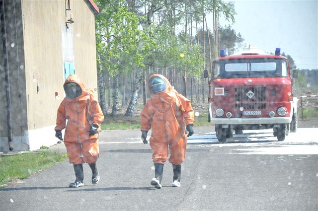 Strażacy ćwiczyli w tajemniczej bazie (1)