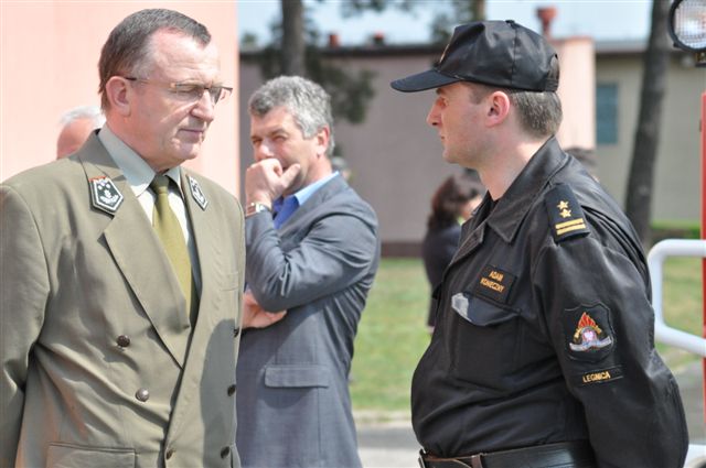 Strażacy ćwiczyli w tajemniczej bazie (2)