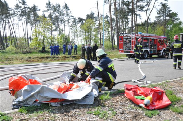 Strażacy ćwiczyli w tajemniczej bazie (1)