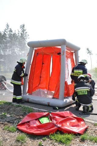 Strażacy ćwiczyli w tajemniczej bazie (1)