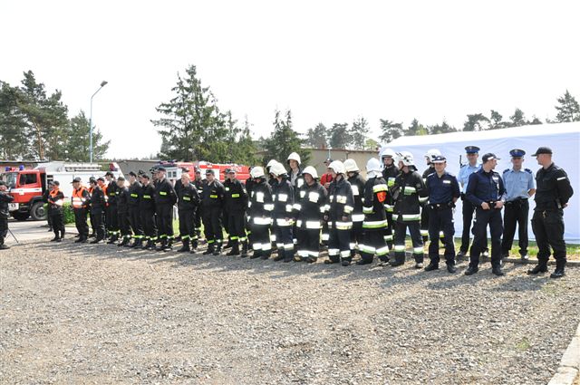 Strażacy ćwiczyli w tajemniczej bazie (2)