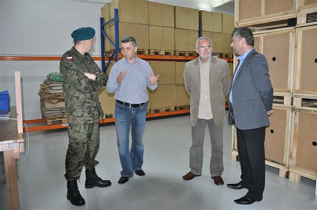 Strażacy ćwiczyli w tajemniczej bazie (1)