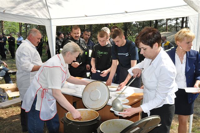 Strażacy ćwiczyli w tajemniczej bazie (2)