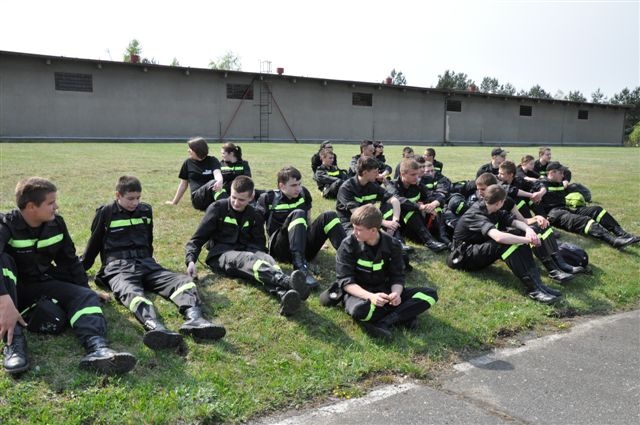 Strażacy ćwiczyli w tajemniczej bazie (1)