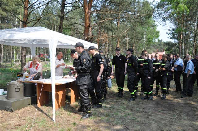 Strażacy ćwiczyli w tajemniczej bazie (2)
