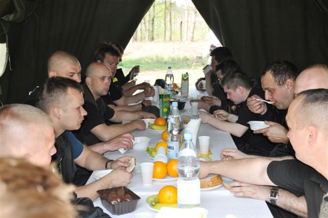 Strażacy ćwiczyli w tajemniczej bazie (2)