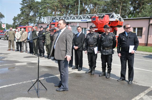 Strażacy ćwiczyli w tajemniczej bazie (2)