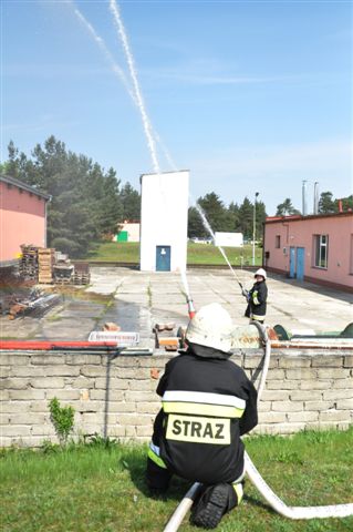 Strażacy ćwiczyli w tajemniczej bazie (1)