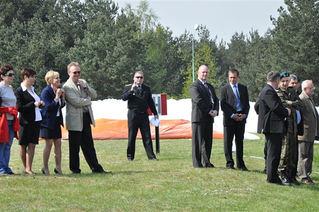 Strażacy ćwiczyli w tajemniczej bazie (1)