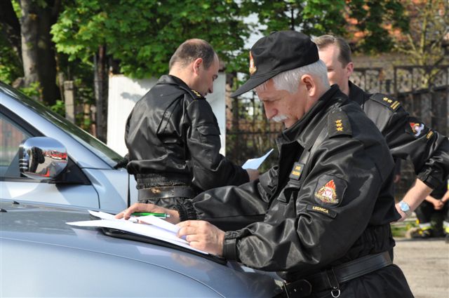 Strażacy ćwiczyli w tajemniczej bazie (1)