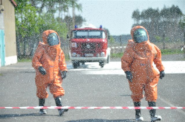 Strażacy ćwiczyli w tajemniczej bazie (2)