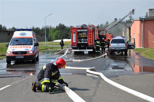 Strażacy ćwiczyli w tajemniczej bazie (2)