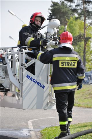 Strażacy ćwiczyli w tajemniczej bazie (1)